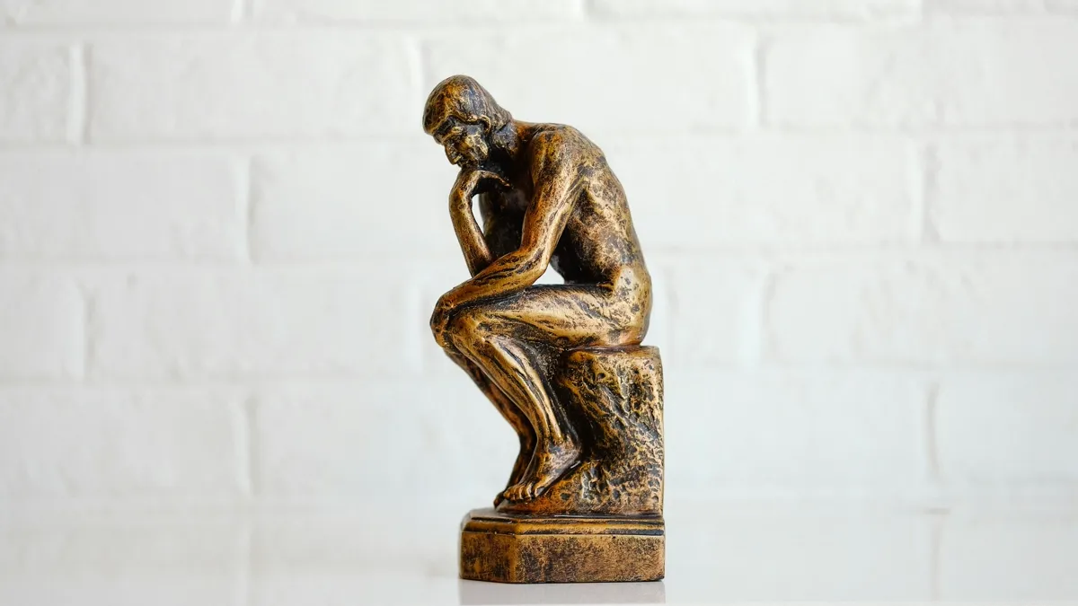 考える人のブロンズ像